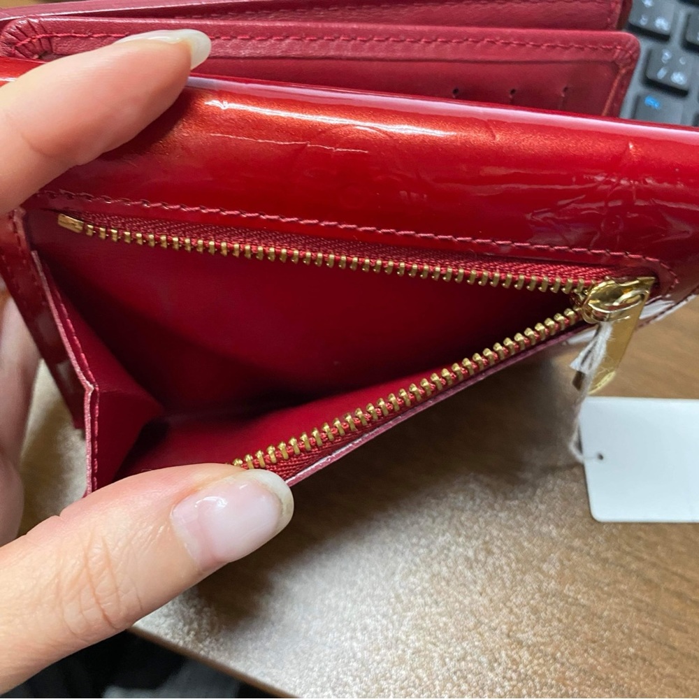 LV COMPACT VERNIS WALLET
